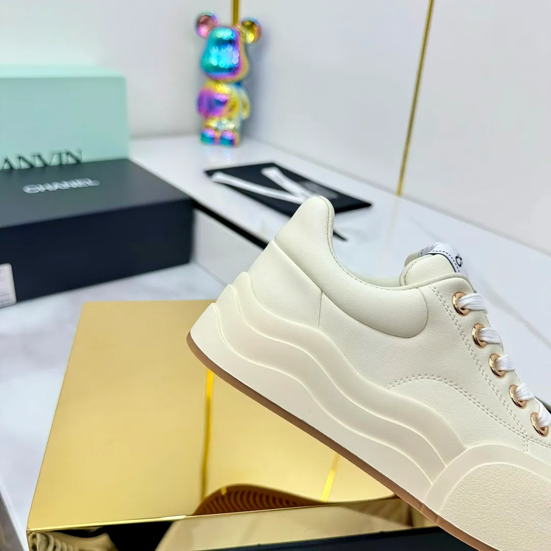 👟👟Ex-factory price 600👟👟 Chanel bread shoes ~ original calfskin panda shoes Chanel 25C latest hot style panda black and white sports shoes casual sneakers Xiaoxiang hot item classic black and white panda color coco girls must pay Fabric: original custom mixed sheepskin lining: original imported breathable mesh lining outsole: Original molded rubber + TPU combination Size: Women's 35-41 👉 👉 👉